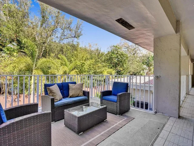 3251 N 37th St, Hollywood FL 33021