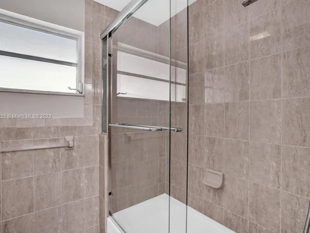 3251 N 37th St, Hollywood FL 33021