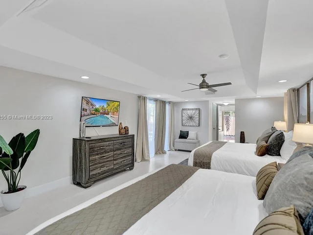 3251 N 37th St, Hollywood FL 33021