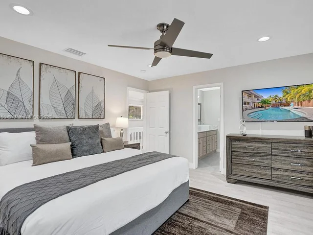 3251 N 37th St, Hollywood FL 33021