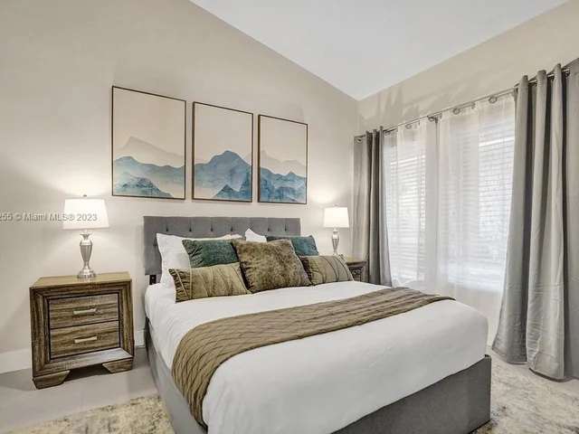 3251 N 37th St, Hollywood FL 33021