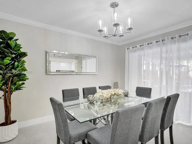 3251 N 37th St, Hollywood FL 33021