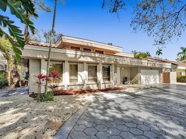 3251 N 37th St, Hollywood FL 33021