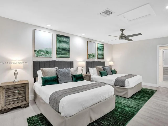 3251 N 37th St, Hollywood FL 33021