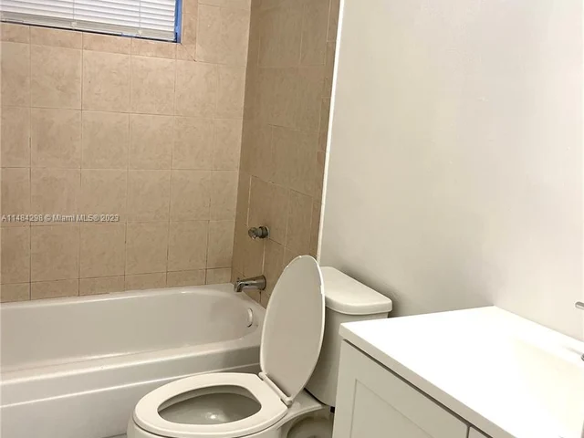 2200 Taylor St # 106, Hollywood FL 33020