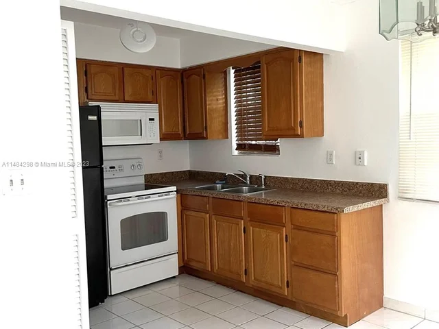 2200 Taylor St # 106, Hollywood FL 33020