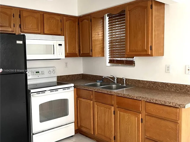 2200 Taylor St # 106, Hollywood FL 33020