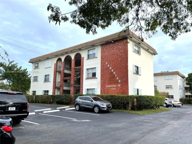 2200 Taylor St # 106, Hollywood FL 33020