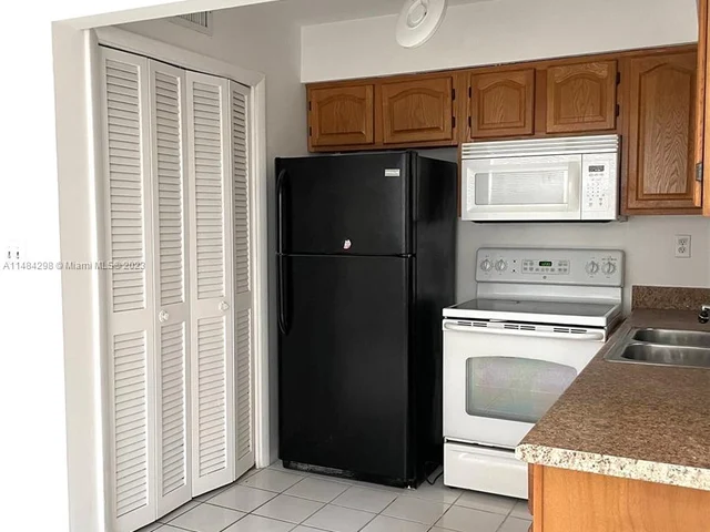 2200 Taylor St # 106, Hollywood FL 33020