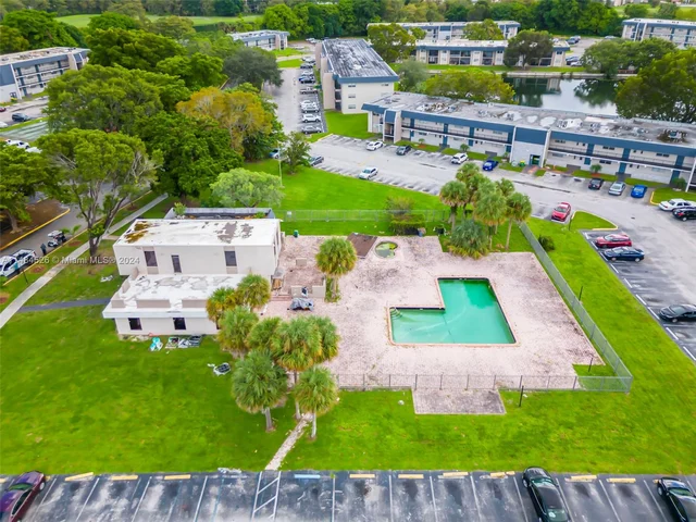 8060 N Colony Cir N # 204, Tamarac FL 33321