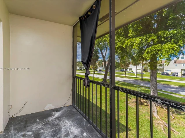 8060 N Colony Cir N # 204, Tamarac FL 33321
