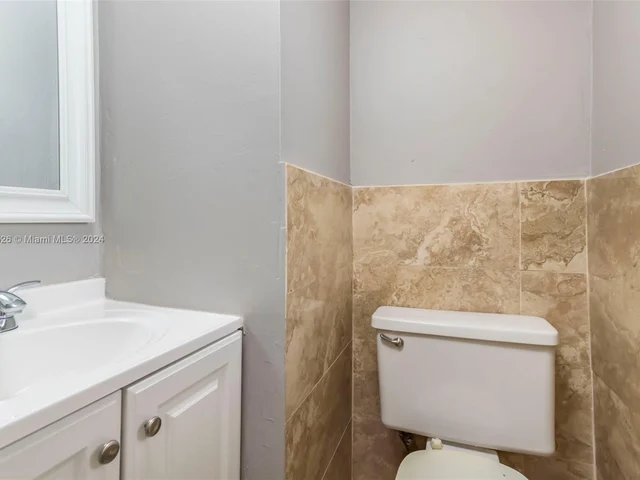 8060 N Colony Cir N # 204, Tamarac FL 33321