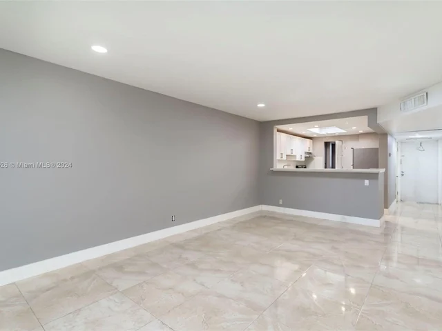 8060 N Colony Cir N # 204, Tamarac FL 33321