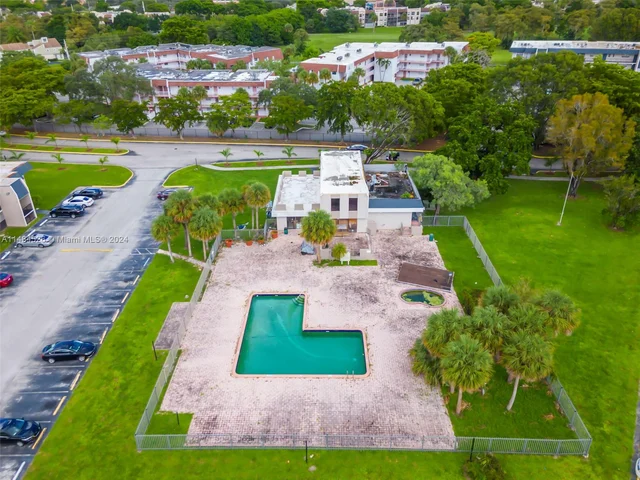 8060 N Colony Cir N # 204, Tamarac FL 33321