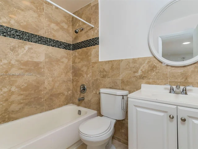 8060 N Colony Cir N # 204, Tamarac FL 33321