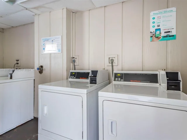 8060 N Colony Cir N # 204, Tamarac FL 33321