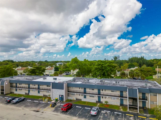 8060 N Colony Cir N # 204, Tamarac FL 33321