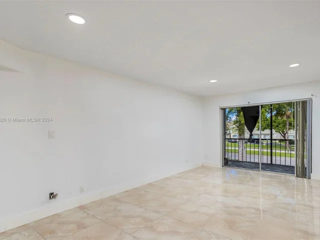 8060 N Colony Cir N # 204, Tamarac FL 33321