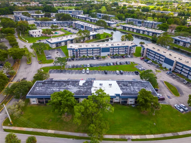 8060 N Colony Cir N # 204, Tamarac FL 33321