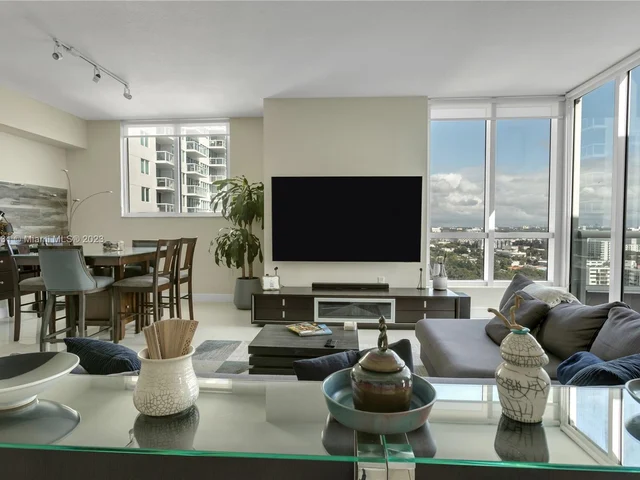 1871 NW S River Dr, Miami FL 33125