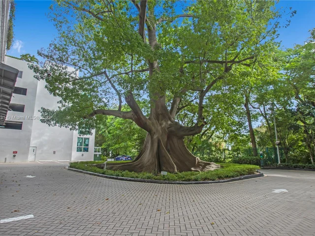 1871 NW S River Dr, Miami FL 33125