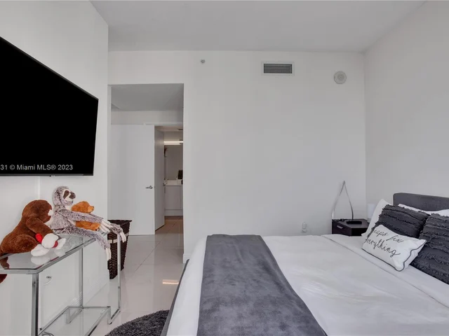 1871 NW S River Dr, Miami FL 33125