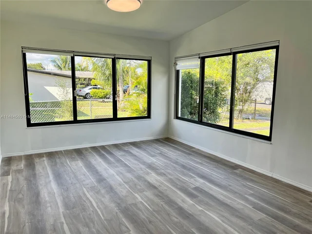 830 NW 170th Ter, Miami Gardens FL 33169