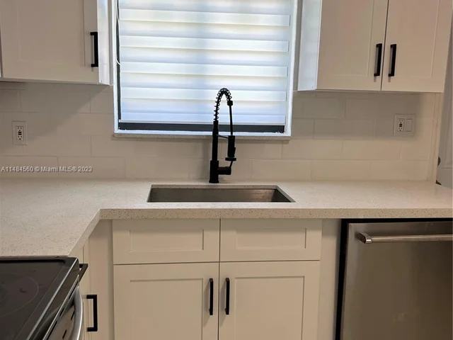 830 NW 170th Ter, Miami Gardens FL 33169