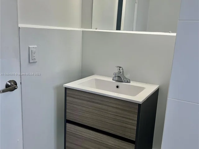 830 NW 170th Ter, Miami Gardens FL 33169