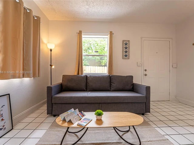 7031 NW 6th Ct, Miami FL 33150