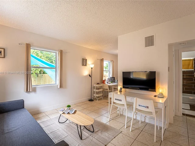 7031 NW 6th Ct, Miami FL 33150