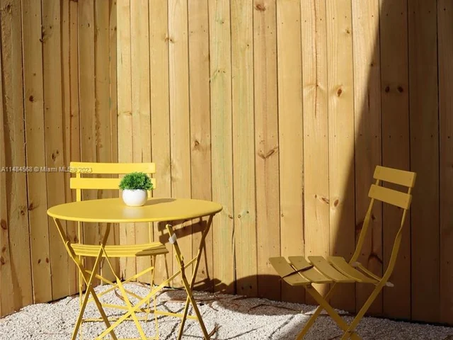 7031 NW 6th Ct, Miami FL 33150