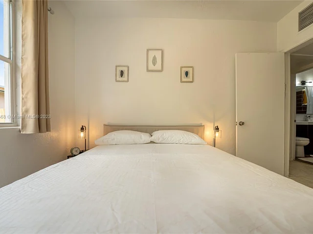 7031 NW 6th Ct, Miami FL 33150