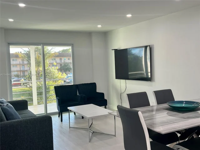 8595 Sunrise Lakes Blvd # 207, Sunrise FL 33322