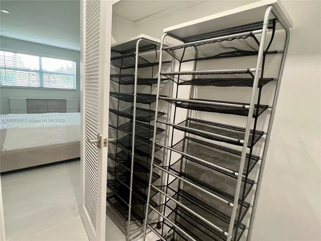 8595 Sunrise Lakes Blvd # 207, Sunrise FL 33322