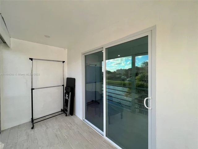 8595 Sunrise Lakes Blvd # 207, Sunrise FL 33322