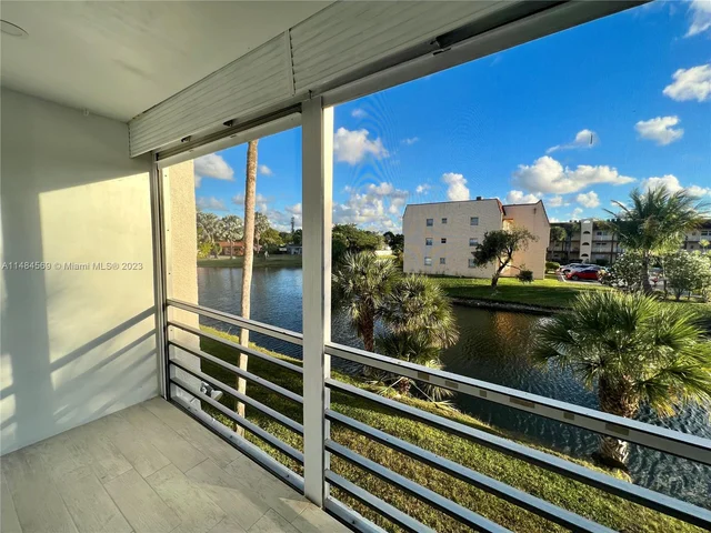 8595 Sunrise Lakes Blvd # 207, Sunrise FL 33322
