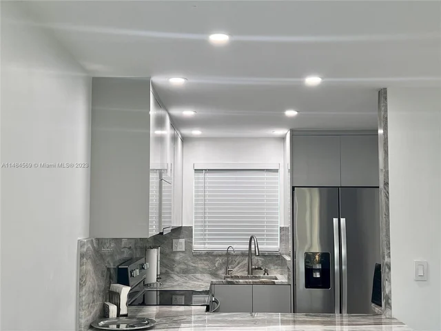 8595 Sunrise Lakes Blvd # 207, Sunrise FL 33322