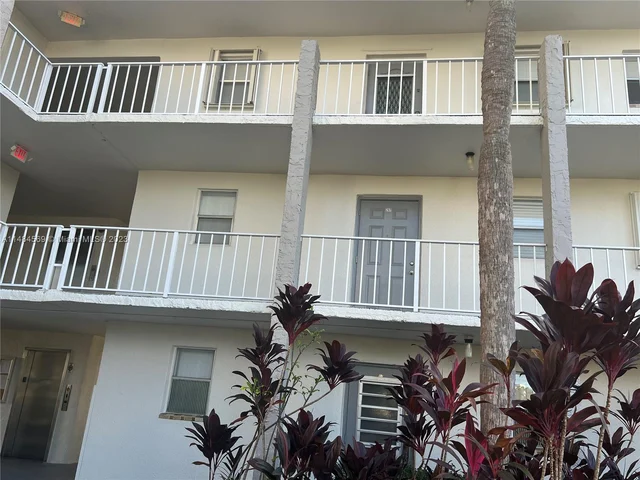 8595 Sunrise Lakes Blvd # 207, Sunrise FL 33322