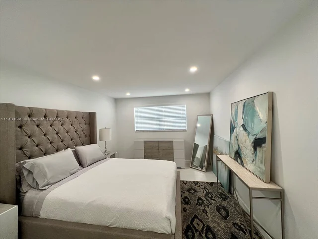 8595 Sunrise Lakes Blvd # 207, Sunrise FL 33322