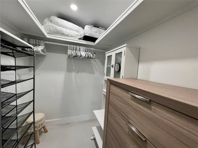 8595 Sunrise Lakes Blvd # 207, Sunrise FL 33322