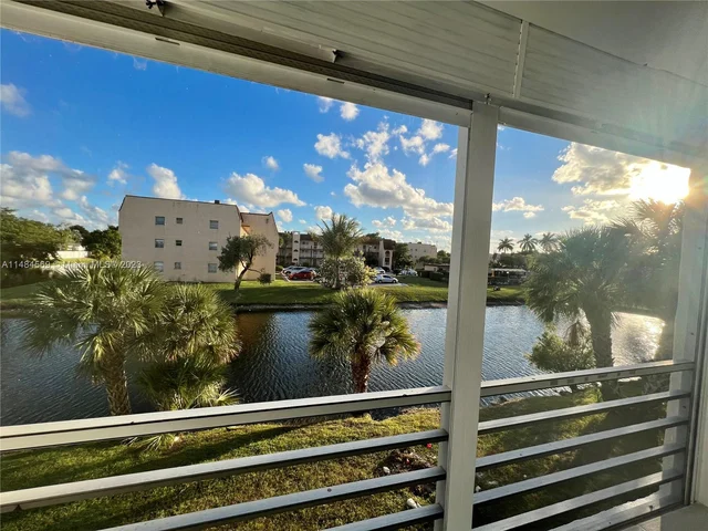 8595 Sunrise Lakes Blvd # 207, Sunrise FL 33322