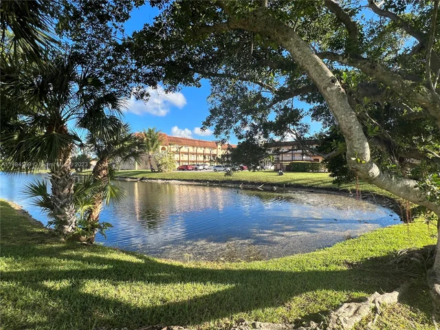 8595 Sunrise Lakes Blvd # 207, Sunrise FL 33322