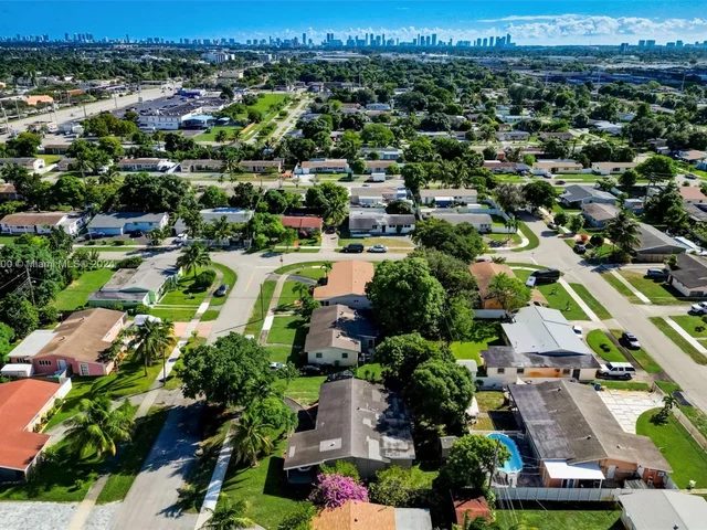 940 NW 181st St, Miami Gardens FL 33169