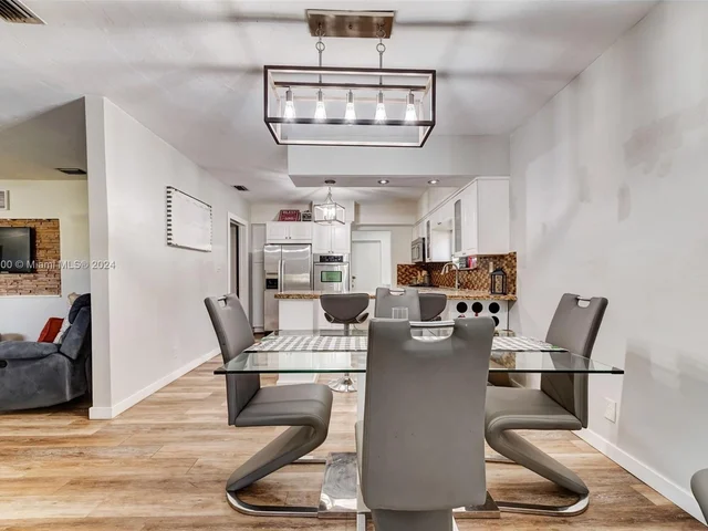 940 NW 181st St, Miami Gardens FL 33169