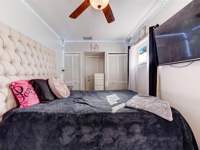 940 NW 181st St, Miami Gardens FL 33169