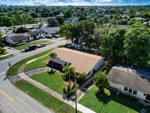 940 NW 181st St, Miami Gardens FL 33169