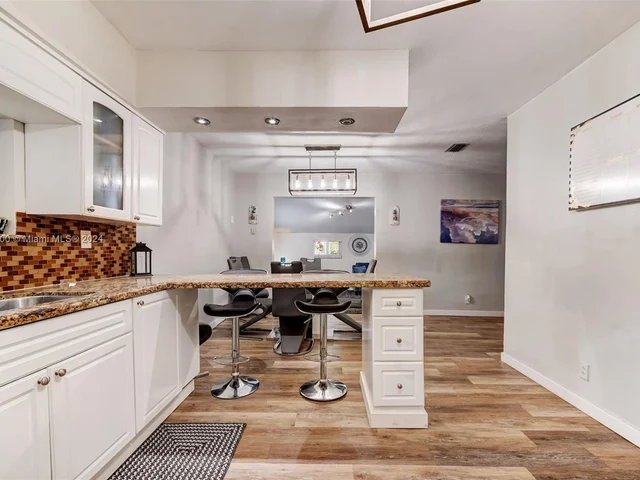 940 NW 181st St, Miami Gardens FL 33169