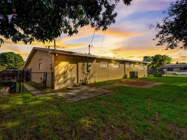 940 NW 181st St, Miami Gardens FL 33169