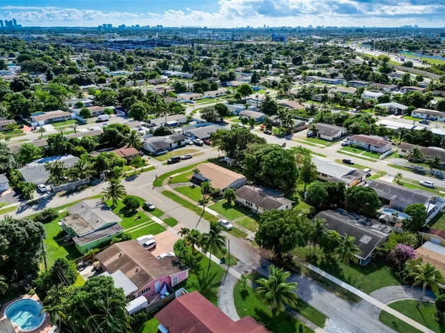 940 NW 181st St, Miami Gardens FL 33169